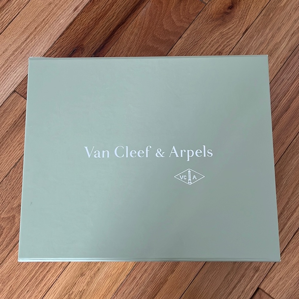 Authentic Van Cleef & Arpels Gift box